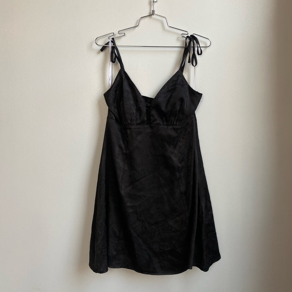 Lulu’s Black Strappy Mini Dress Satiny Fabric Subtle Pattern